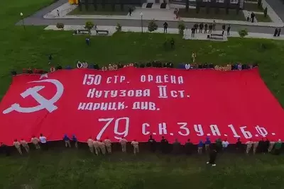 Десятиметровое знамя Победы развернули в Ингушетии