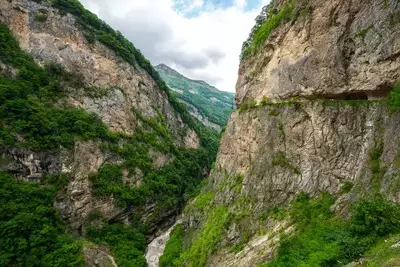 Мужчина упал в 60-метровое ущелье и выжил в Кабардино-Балкарии